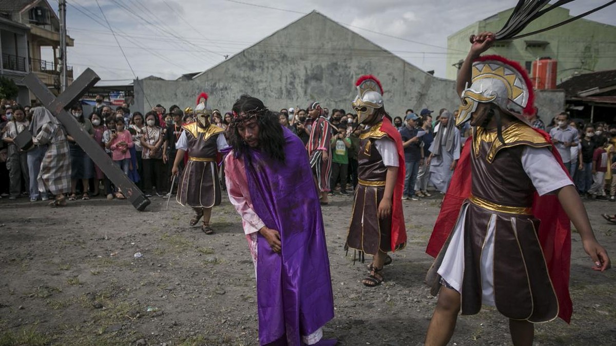 FOTO: Peringatan Jumat Agung di Penjuru Nusantara