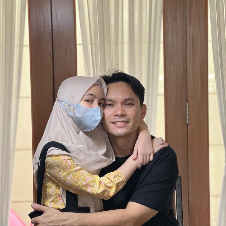 <p>Dari perceraiannya tersebut, Ben mendapat hak asuh atas anak perempuannya itu. Seiring waktu, Sienna tumbuh menjadi anak perempuan yang cantik. Bahkan, tak sedikit netizen yang menyebut parasnya mirip seperti Marshanda waktu kecil. (Foto: Instagram@benkasyafani)</p>