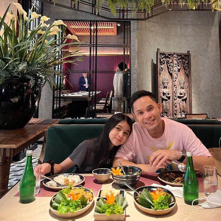 <p>Ben Kasyafani dan Marshanda diketahui telah bercerai sejak 2014. Dari pernikahannya itu, mereka dikaruniai anak perempuan yang diberi nama Sienna Ameerah Kasyafani. Meski orang tuanya sudah berpisah, Sienna tetap menjalin hubungan yang sangat baik dengan kedua orang tuanya, Bunda. (Foto: Instagram@benkasyafani)</p>