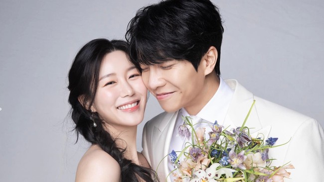 Istri dari Lee Seung-gi, Lee Da-in, dikabarkan sedang hamil anak pertama mereka dan bakal lahir pada Februari 2024.