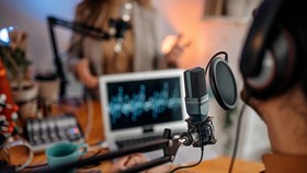 Selayang Pandang Ratusan Tahun Lakon Sandiwara Radio