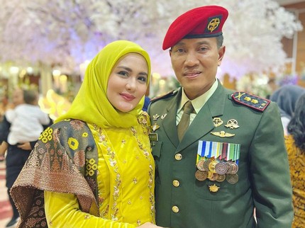 7 Potret Bahagia Juliana Moechtar dan Suami, Kepincut Tentara Gegara Suara Ngaji Merdu