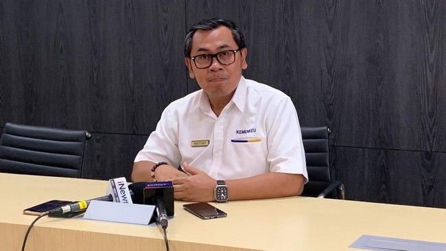 Stafsus Menkeu Yustinus Prastowo menyebut isu APBN digadaikan ke China sebagai jaminan Kereta Cepat Jakarta Bandung sebagai pikiran jorok.