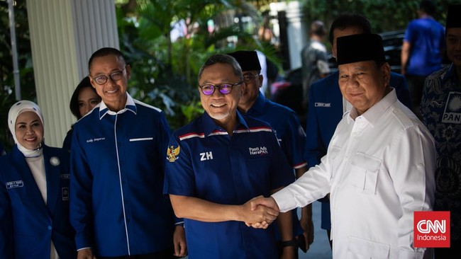 Ketua Umum PAN Zulkifli Hasan tiba Ketua Umum Partai Gerindra Prabowo Subianto di rumahnya, Jalan Kertanegara 4, Jakarta Selatan.