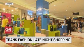VIDEO: Trans Fashion Late Night Shopping
