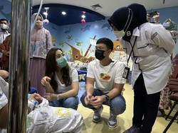 Bikin Netizen Terenyuh, Nikita Willy Rayakan Ulang Tahun Anak di RS Kanker