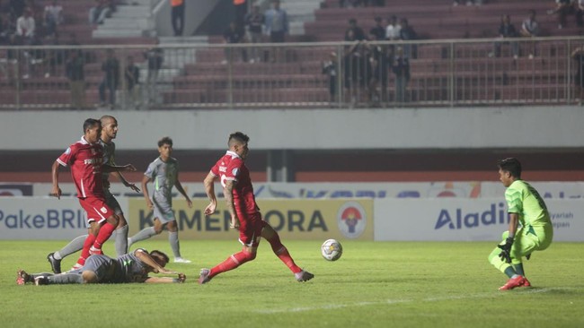 Berikut link live streaming Persis Solo vs Persebaya Surabaya pada pekan pertama Liga 1 di Stadion Manahan, Solo, Sabtu (1/7).
