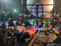 KA BBM Anjlok di Sidoarjo Tuntas Dievakuasi Usai 5,5 Jam