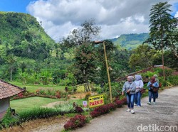 Setelah 4,5 Jam, Bertemu Emak-emak Pemburu Tempat Viral di Rumah Surga Cianjur