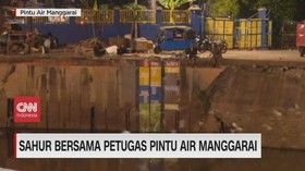 VIDEO: Sahur Bersama Petugas Pintu Air Manggarai