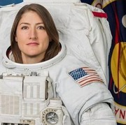 Sosok Christina Hammock Koch, Perempuan Pertama yang Dipilih NASA untuk Terbang Mengelilingi Bulan