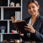 Punya Intuisi dan Komitmen Tinggi, 4 Zodiak Ini Dinilai Cocok Jadi Pengacara! Cek, Ada Kamu Nggak?