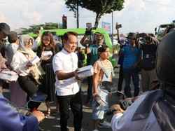 Eko Mega Bintang Bagikan 5 Ribu Takjil