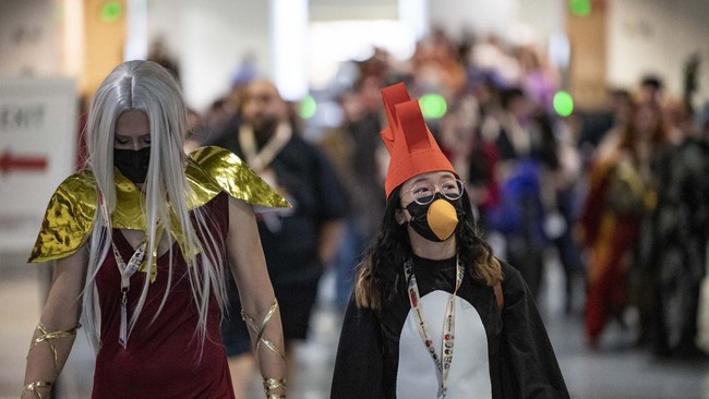 FOTO: Ramai-ramai Cosplayer Bergaya Unik di Anime Boston 2023