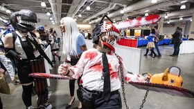 FOTO: Ramai-ramai Cosplayer Bergaya Unik di Anime Boston 2023
