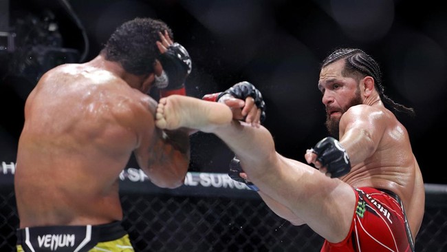 Jorge Masvidal resmi mengumumkan pensiun dari UFC setelah kalah dari Gilbert Burns pada UFC 287.
