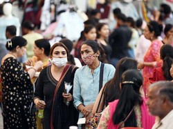 Kasus COVID-19 di India Ngegas, Kelompok Ini Diimbau Pakai Masker Lagi