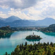 5 Negara yang Sering Disebut 'Hidden Gem', karena Punya Keindahan Alam yang Nggak Banyak Orang Tahu!