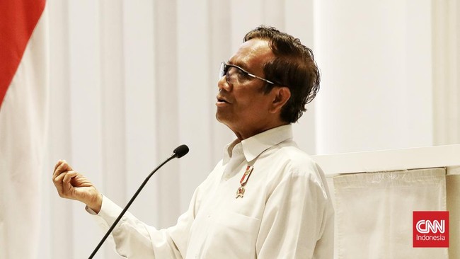 Menko Polhukam Mahfud MD mengaku telah bertanya kepada MK soal kabar MK akan memutuskan sistem pemilu menjadi proporsional tertutup atau coblos partai.