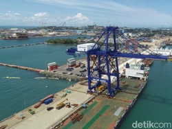 Percepat Layanan Bongkar Muat Pelabuhan Batu Ampar, BP Batam Tambah STS Crane