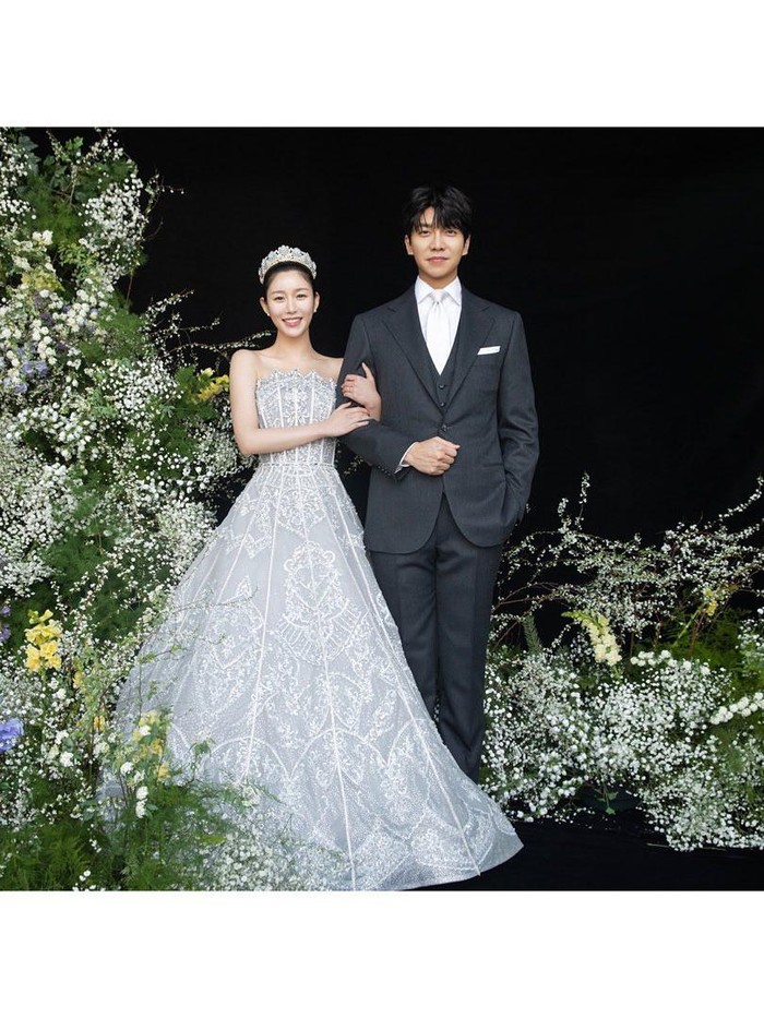 Pada Jumat, (7/4) lalu, pasangan artis Korea Lee Seung Gi dan Lee Da In telah resmi menikah./ Foto: instagram.com/byhumanmade
