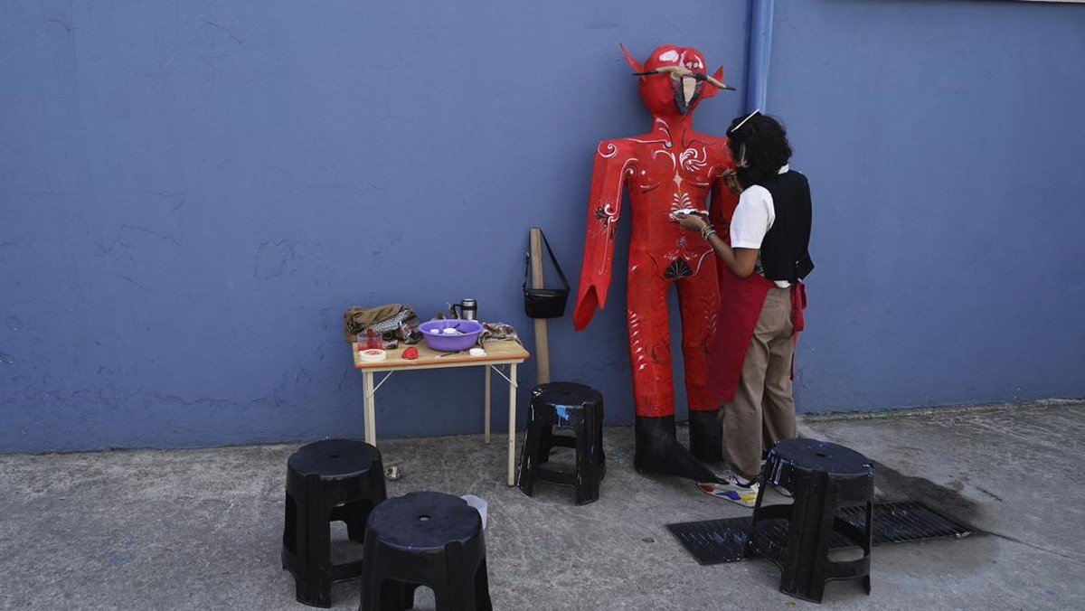 FOTO: Rayakan Paskah, Warga Meksiko Bakar Patung Yudas