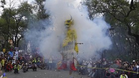 FOTO: Rayakan Paskah, Warga Meksiko Bakar Patung Yudas
