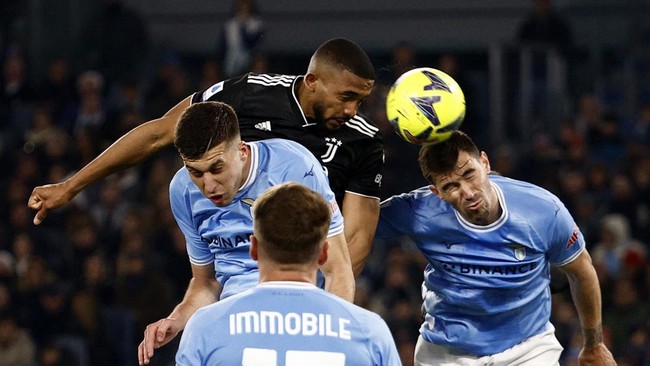 Lazio mengemas kemenangan atas Juventus yang membuat mereka kukuh di peringkat kedua klasemen Liga Italia.