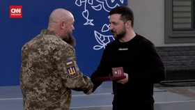 VIDEO: Zelensky Ikut Bukber dengan Tentara Muslim Ukraina
