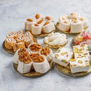 Nikmat Banget! Ini 7 Makanan Manis Terpopuler dari Berbagai Negara yang Wajib Ada Saat Lebaran