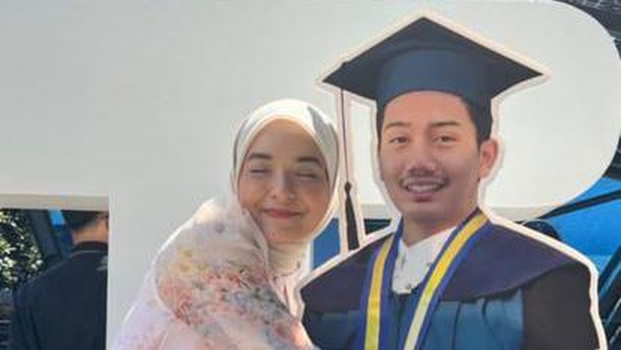 Wisuda Eril