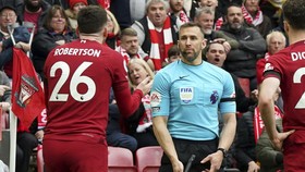Sikut Andy Robertson, Hakim Garis Diistirahatkan