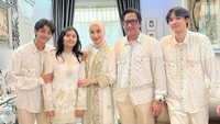 <p>Andre Taulany dikaruniai tiga anak dari pernikahannya dengan Rien Wartia Trigina. Mereka adalah Ardio Raihansyah Taulany, Arlova Carissa Taulany, dan Arkenzy Salmansyah Taulany. (Foto: Instagram @andreastaulany)</p>