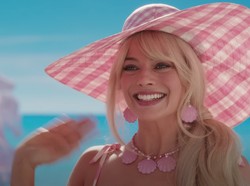 Kaki Margot Robbie Jadi Magnet di Trailer Barbie