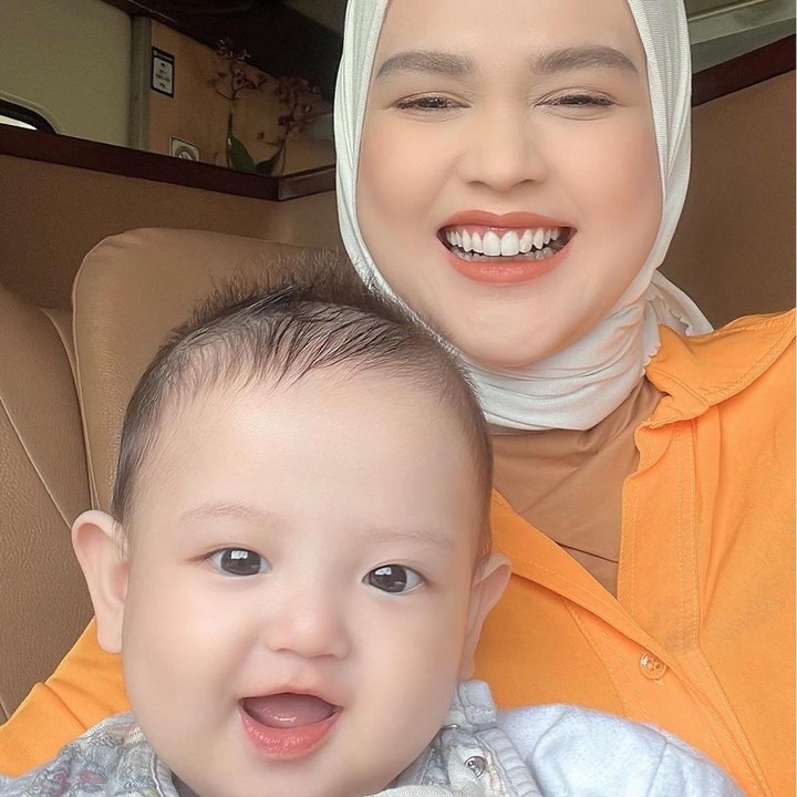 <p>Selain lebih sering disebut mirip sang Ayah, Baby Jourell juga dikatakan mirip dengan anggota boyband EXO, nih. "Mini Park Chanyeol," ujar akun @azizi****. (Foto: Instagram @jourellkenziedanuarta)<br /><br /><br /></p>