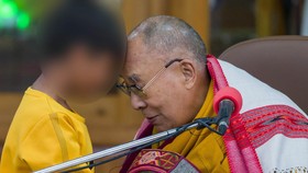Profil Dalai Lama, Pemimpin Buddha yang Tersangkut Skandal