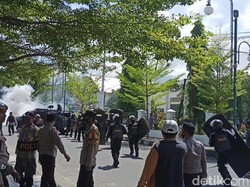 Demo Tolak UU Ciptaker di Palopo Ricuh, 1 Polisi Luka Kena Lemparan Batu