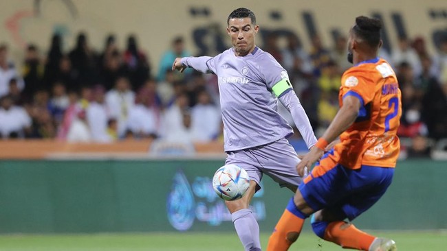 Bintang Al Nassr Cristiano Ronaldo jadi sasaran ejekan setelah gagal membobol gawang Al Feiha dalam laga lanjutan Saudi Pro League.