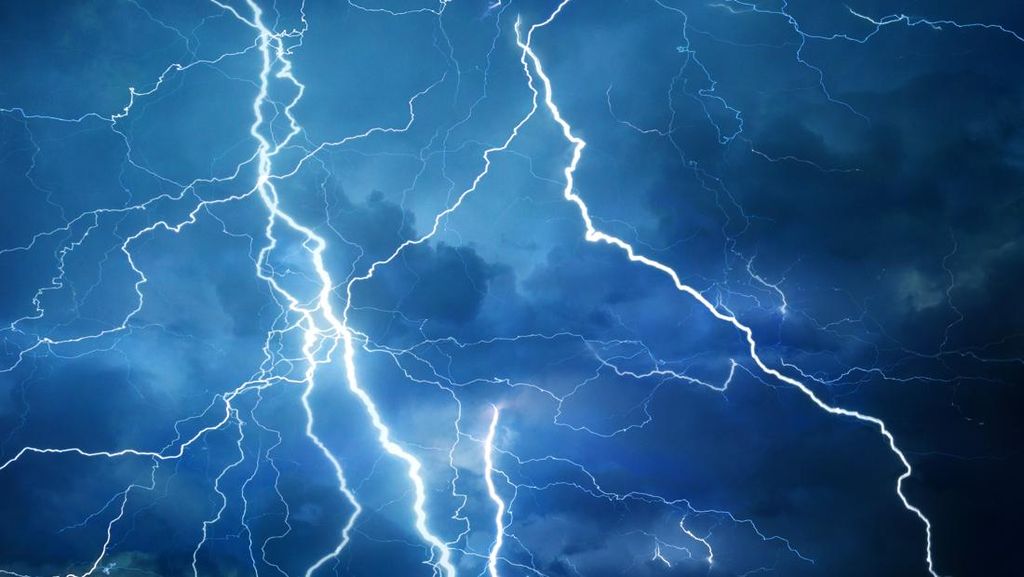 Dua Warga Sleman Tewas Tersambar Petir