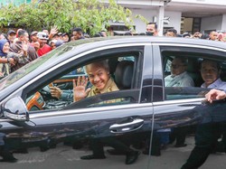 Jokowi dan Ganjar Kian Mesra Selama di Jateng, Semobil-Salat Bareng