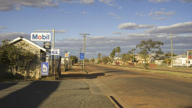 Sebuah kota di Australia bernama Quilpie akan membayar kamu sebesar 10 ribu pound sterling atau sekitar Rp185 juta asal mau pindah secara permanen.