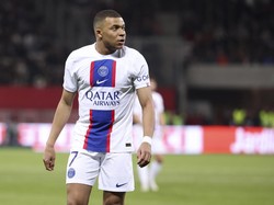 Momen Mbappe Buang-buang Peluang Emas dari Messi