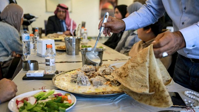 FOTO: Mansaf, Hidangan Nasi Daging Domba Khas Yordania