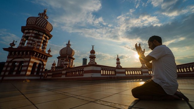 FOTO: Masjid Merah Menawan nan Bersejarah di Sri Lanka