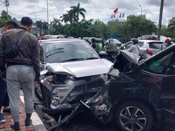 5 Fakta Mobil Adu Banteng di Pondok Indah Sebabkan 3 Orang Luka