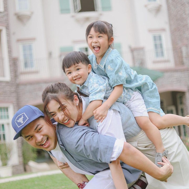 <p>Keluarga Glenn dan Chelsea selalu menarik perhatian netizen. Keduanya juga kerap membagikan potret kebersamaannya dengan Si Kecil. (Foto: Instagram: @chelseaoliviaa)</p>