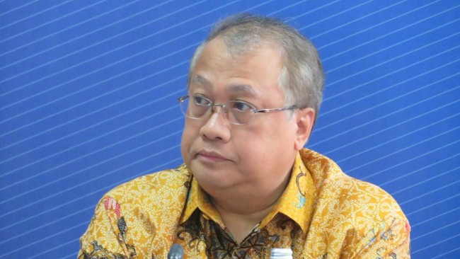 Rahmat Waluyanto, Wakil Ketua Otoritas Jasa Keuangan (OJK) periode 2012-2017, meninggal dunia di usia 66 tahun.