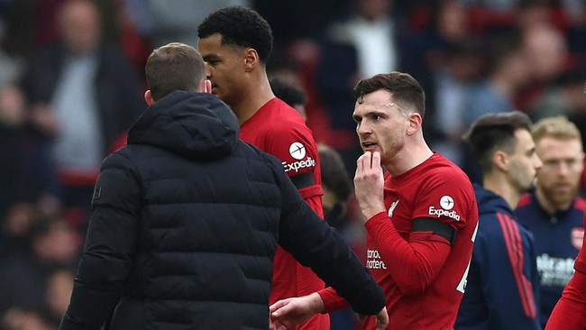 Terdapat insiden tak biasa dalam laga Liverpool vs Arsenal lantaran melibatkan pemain dan perangkat pertandingan.