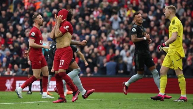 Israel Adesanya sukses balas dendam atas Alex Pereira di UFC 287 dan Arsenal ditahan imbang Liverpool jadi berita terpopuler olahraga.
