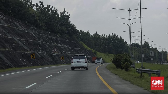 Skema one way akan diberlakukan mulai titik KM 72 Tol Cipali hingga Gerbang Tol Kalikangkung pada siang ini.